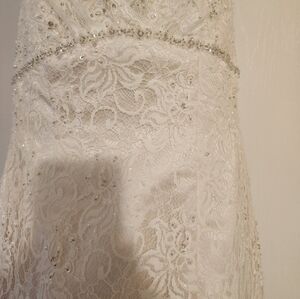 Beautiful lace wedding gown!